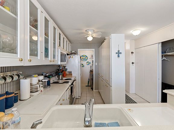 5th image of 4302 Ocean Dr