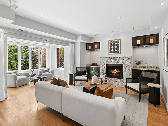 2nd image of 916 W Carmen Ave #1W
