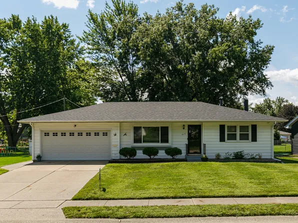 2115 W 38th Pl, Davenport, IA 52806