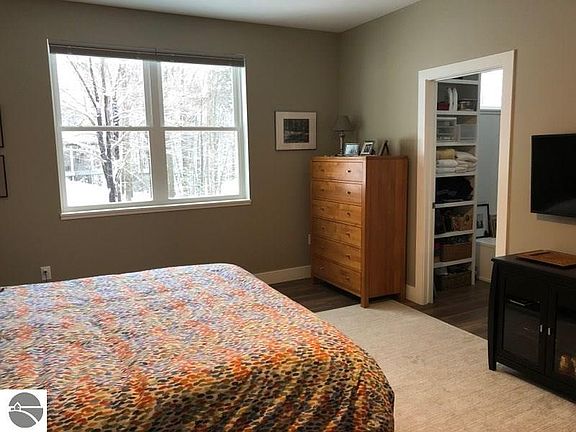 5th image of 3105 Holiday Village Rd