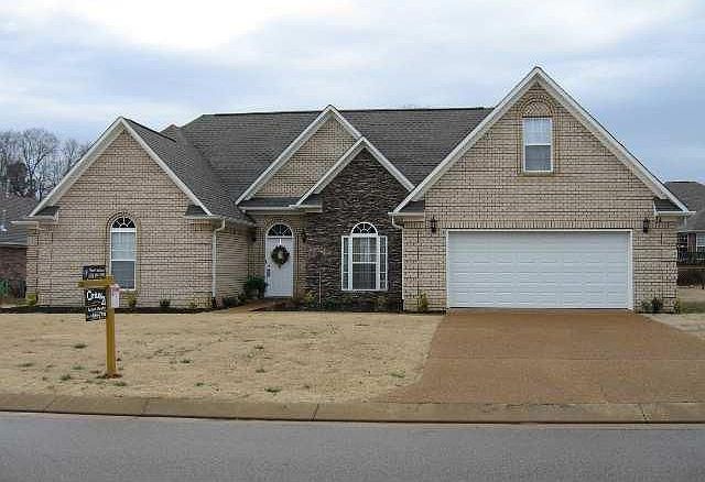 1st image of 84 Elmwood Cv