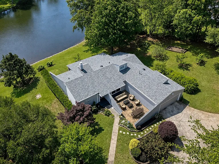 301 Black Horse Run — Photo 1