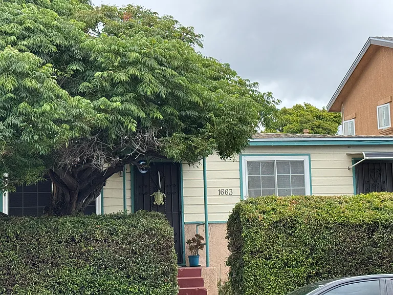 1663 Burton St — Photo 10