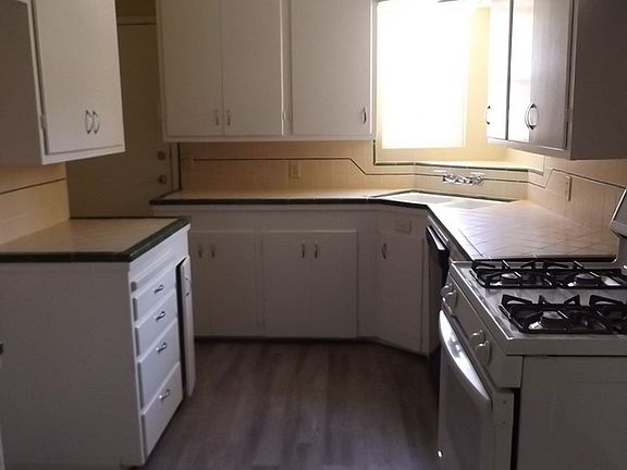 2nd image of 1074 Mulberry Ave
