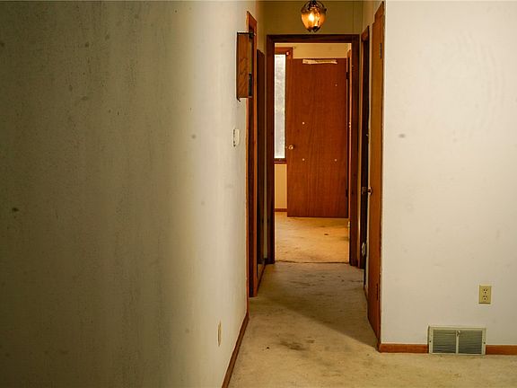 5th image of 238 Victoria Way