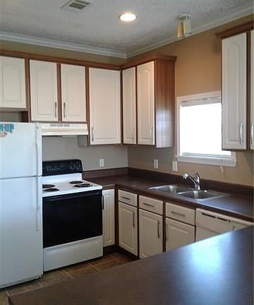 3rd image of 2743 Frankfort St