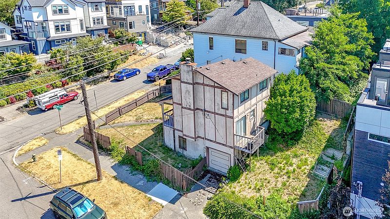 5th image of 1601 E Alder Street