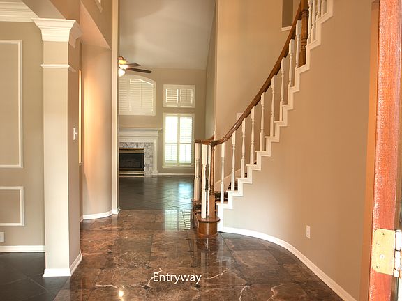 Large 2 story entry way