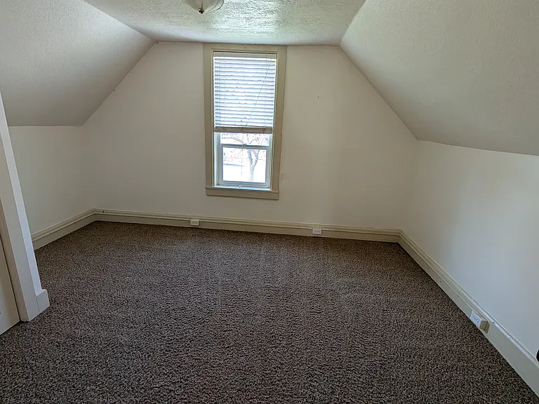207 E 100 N — Photo 15
