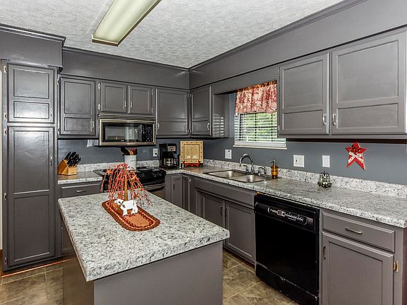 5th image of 1032 Greenwich Dr