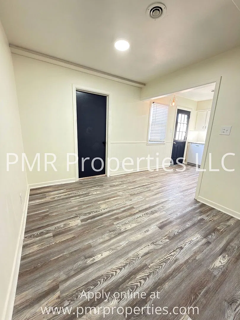 3 Bedrooms / 2 Bathrooms House — Photo 2