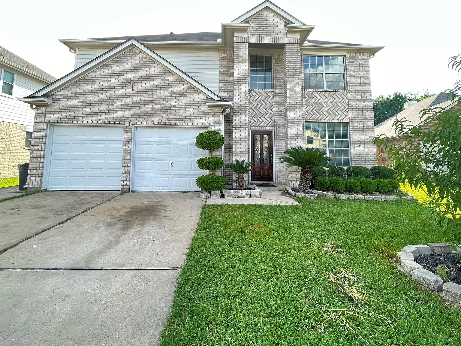 4 bed, 2.5 bath, 2150 sqft, $2,000 — Photo 1