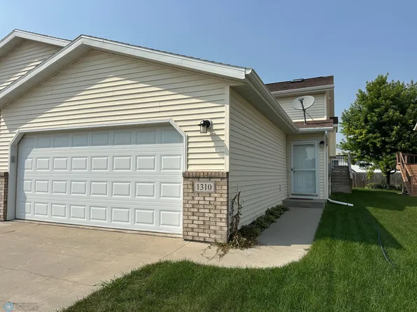 1310 37th Ave S, Moorhead, MN 56560