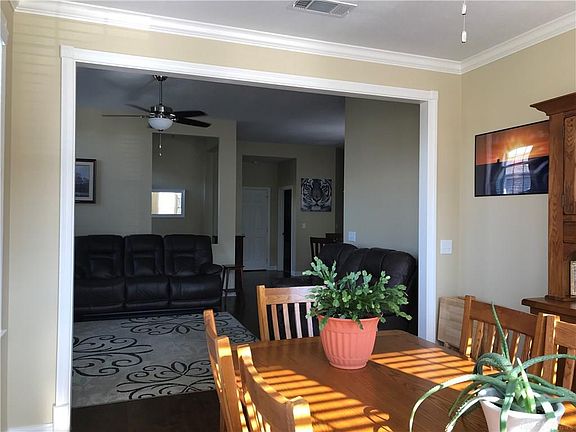 3rd image of 7040 Creekside Cir