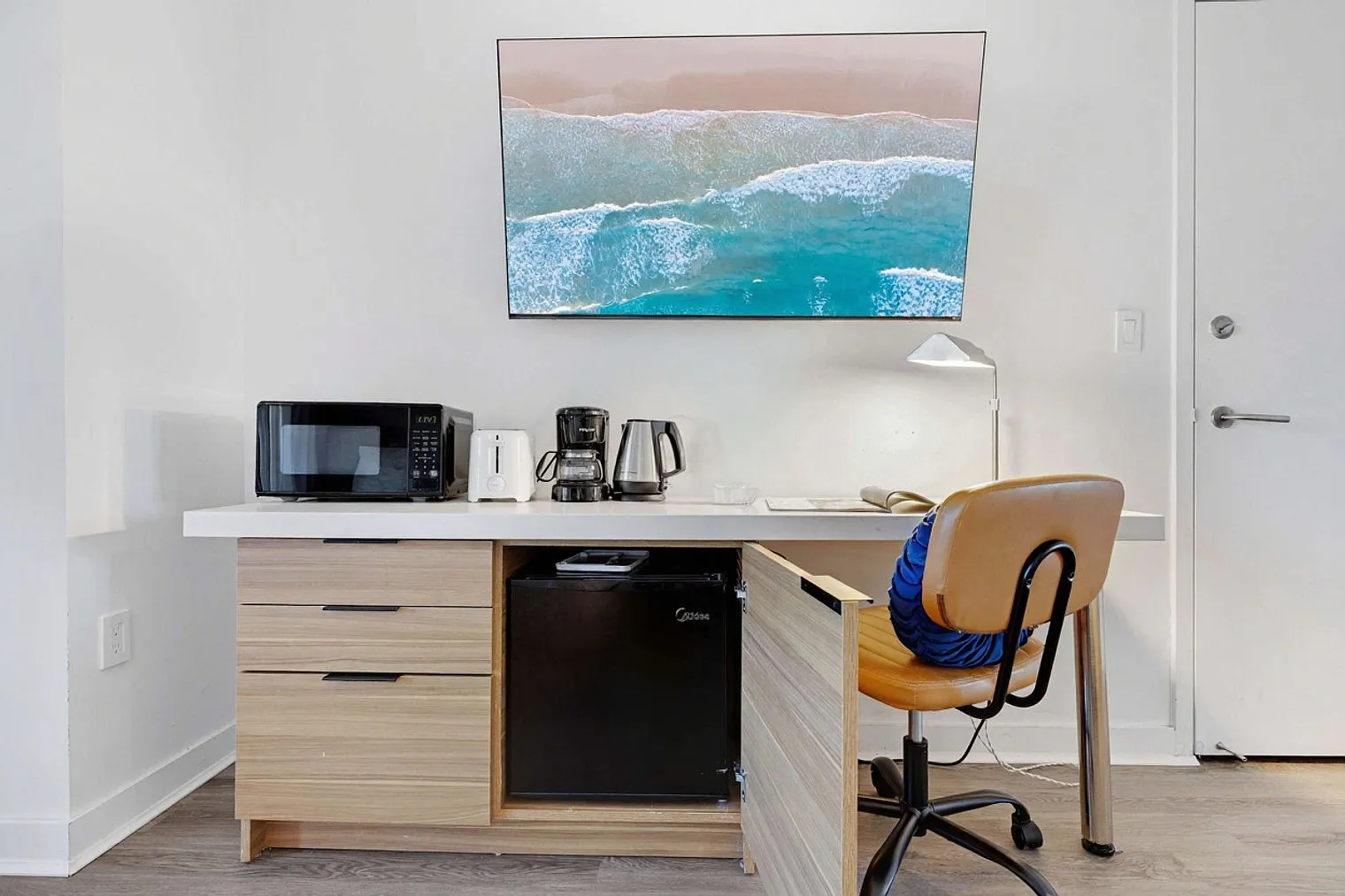 Studio, 1.0 bath, 290 sqft, $1,697 — Photo 3