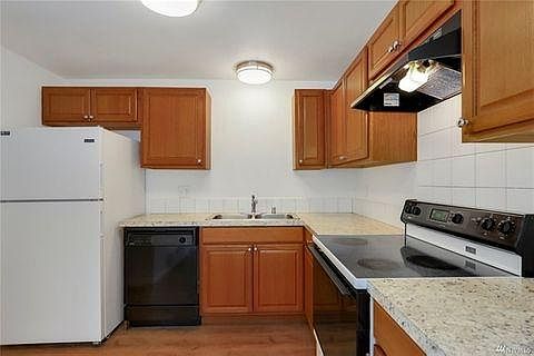 4th image of 1427 E 52nd St