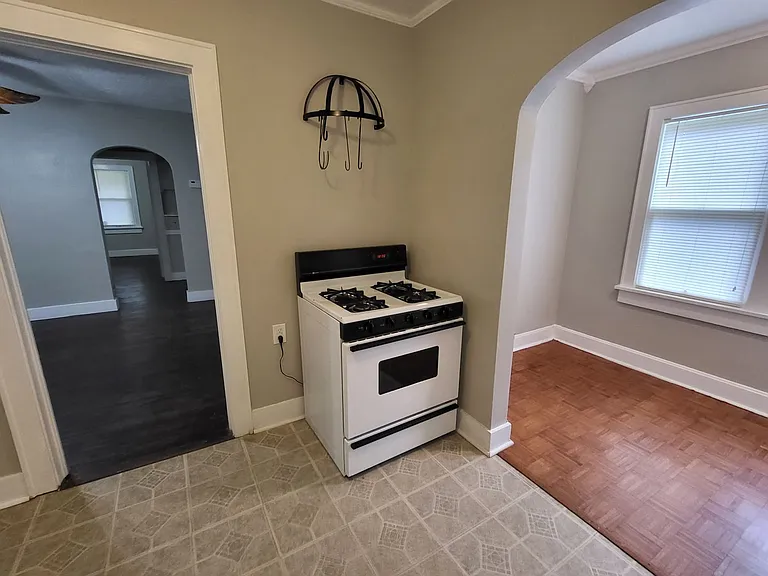 500 N Jackson Ave — Photo 10