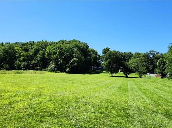 201 Baptiste Dr, Paola, KS 66071
