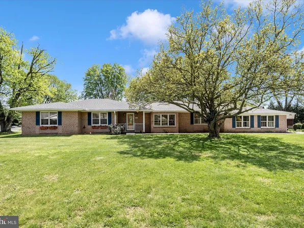 19103 Woodhill Dr, Hagerstown, MD 21742