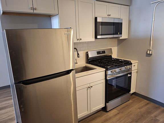 3rd image of 3149 W Wellington Ave #1