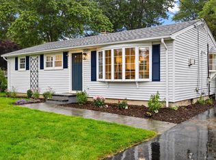 8 Edwards Rd, Old Saybrook, CT 06475