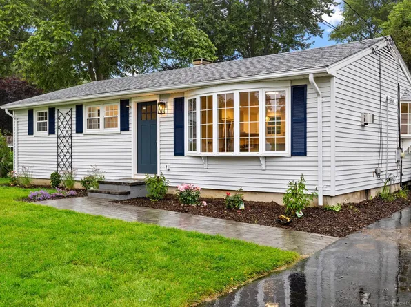 8 Edwards Road, Old Saybrook, CT 06475
