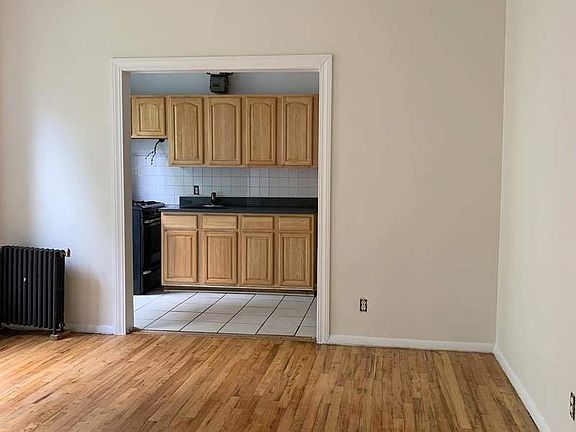 3rd image of 3025 Godwin Ter APT 1L