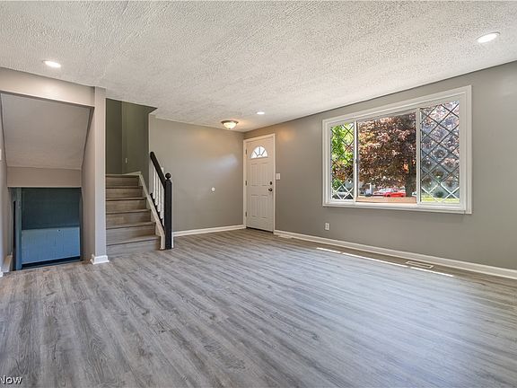 4th image of 1271 Carol Dr