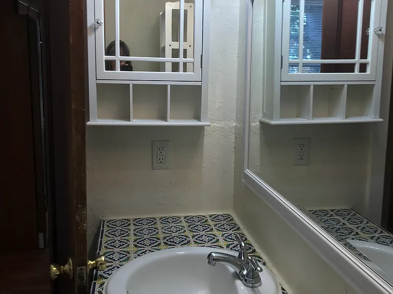 Bathroom sink