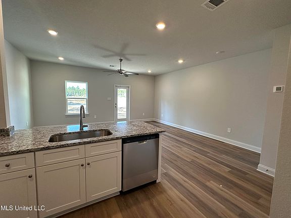 3rd image of 12318 Sinclair Dr