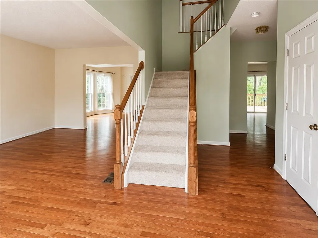 4 bed, 2.5 bath, 2868 sqft, $3,500 — Photo 4