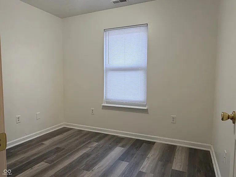 4930 Elliott Ave — Photo 16