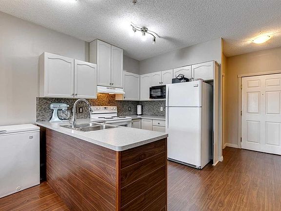 4th image of 1920 S 14th Ave NE #119