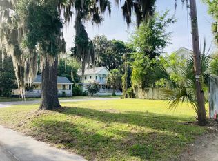 814 Newcastle St, Beaufort, SC 29902