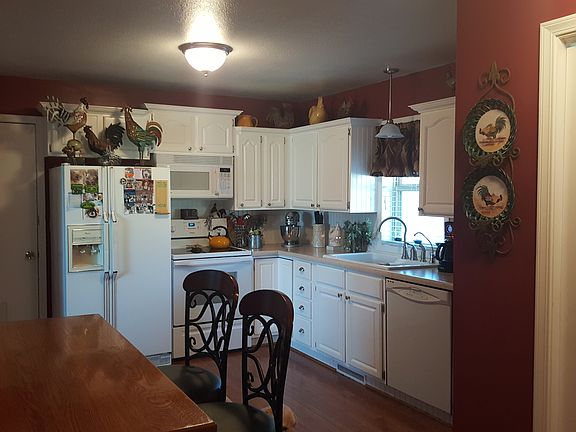 5th image of 25 Walnut Dr