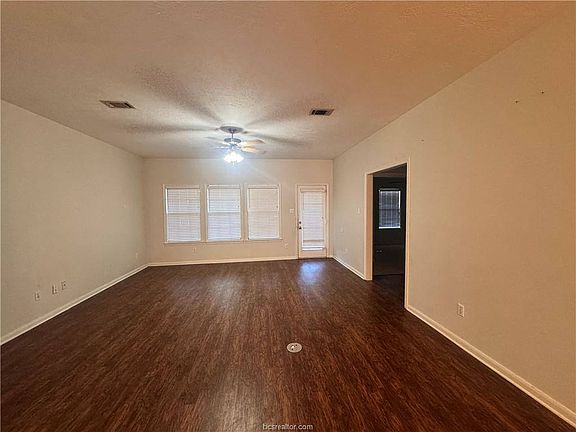 4th image of 1204 Bayou Woods Dr