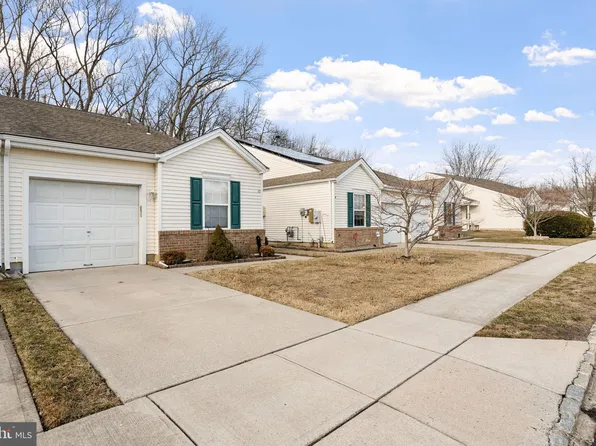 10 Peppergrass Dr N, Mount Laurel, NJ 08054