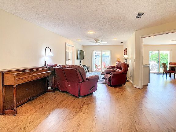 4th image of 1360 Homestead Dr
