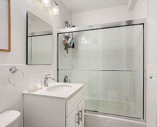 5th image of 300 E 40th St APT 14L