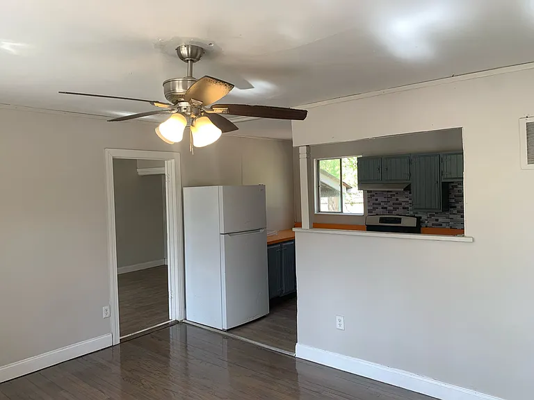 1416 Marshall St — Photo 8
