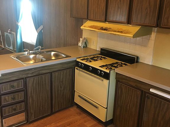 3rd image of 9426 Tamarisk Ave