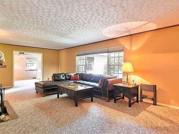 4th image of 4214 Gregory Dr