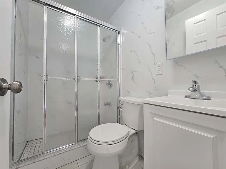 2349 E 22nd St #2F — Photo 14