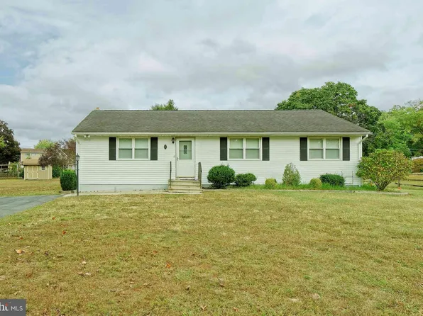 4 Ridgeway Ln, Southampton, NJ 08088