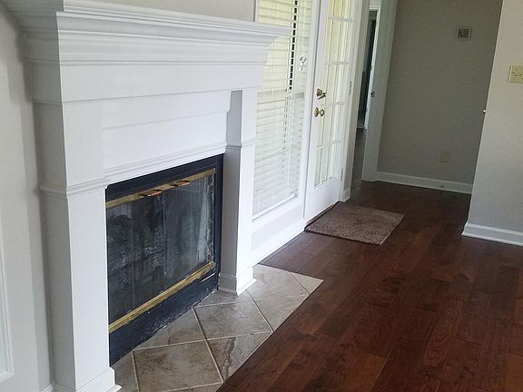 3rd image of 108 Dunhill Dr SW