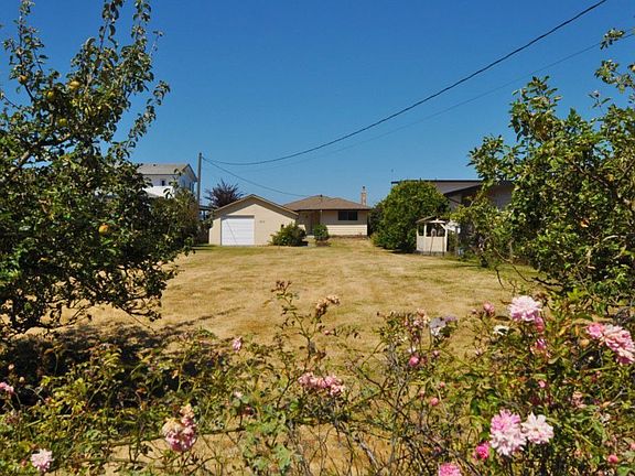 3rd image of 340 Shore Dr