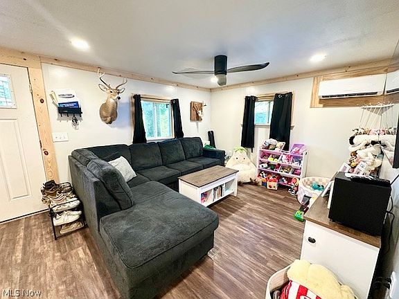 3rd image of 44 Moores Ln