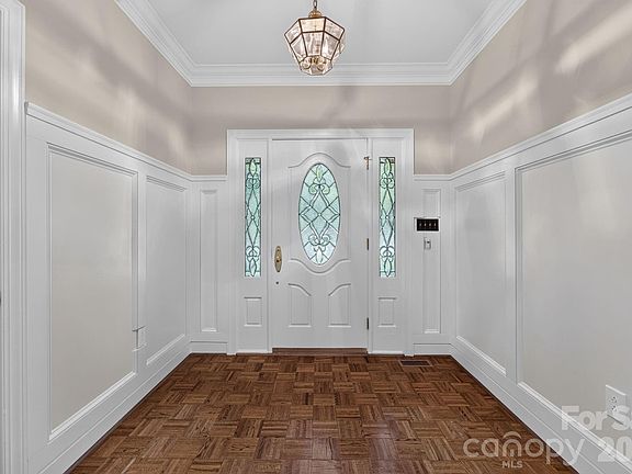 4th image of 3517 Honeysuckle Dr