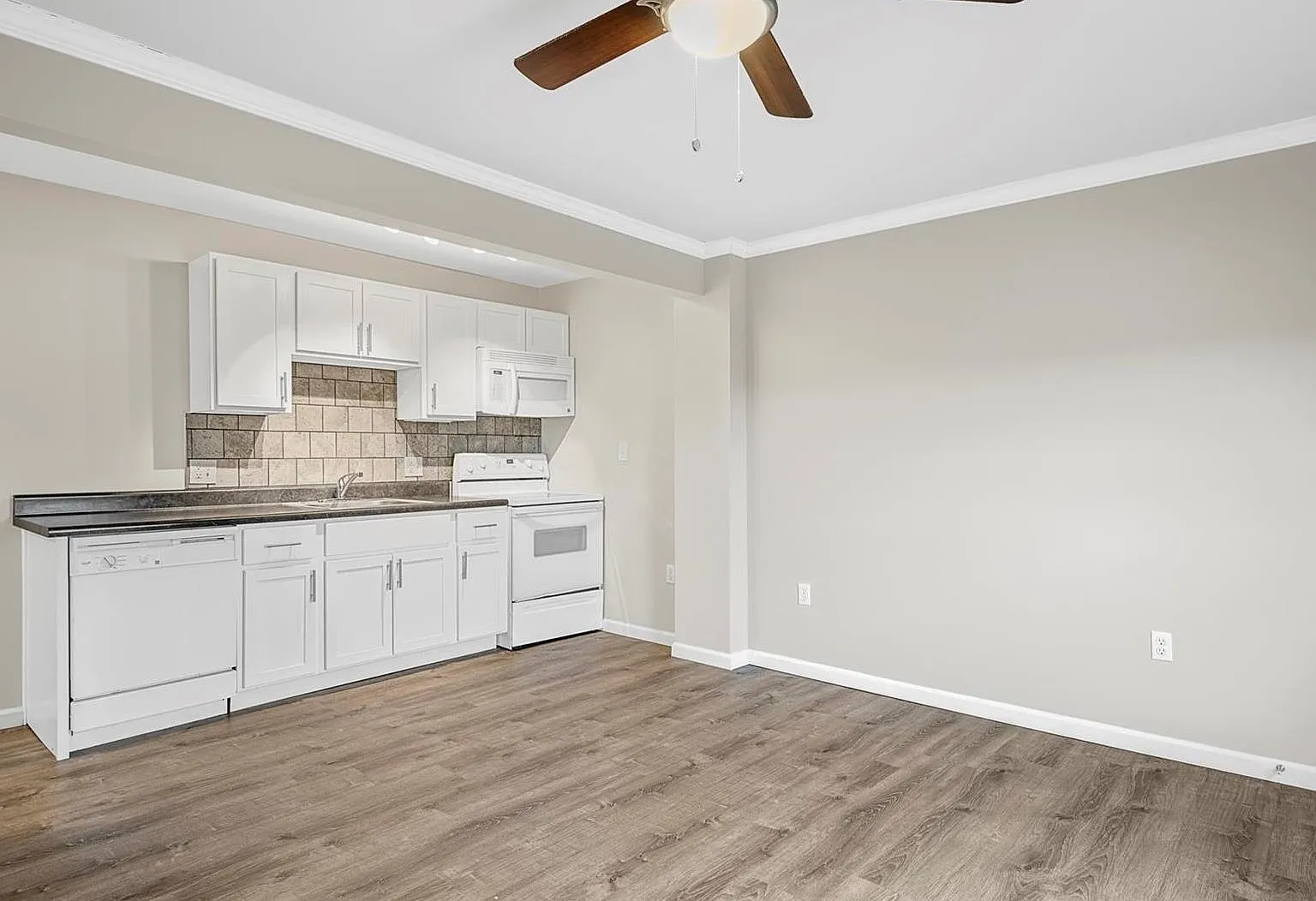 3398 High Ridge Blvd - 12 — Photo 2
