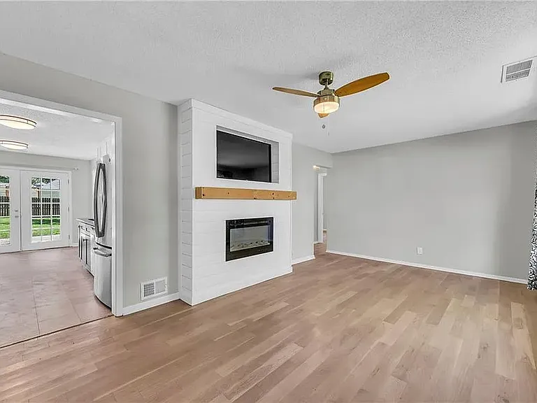7029 Beverly St — Photo 4